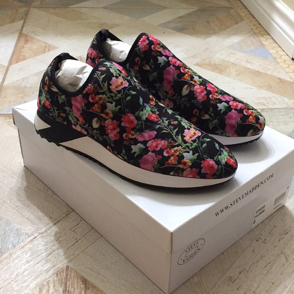 Steve Madden floral tennis shoes